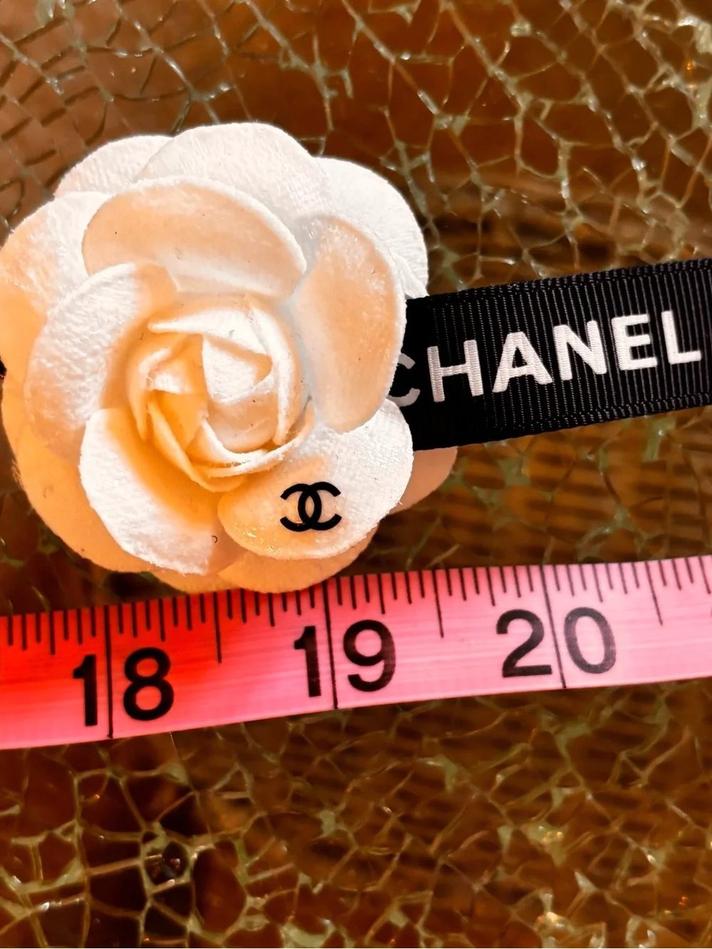 White & black flower hair accessory - creaseless clip- Elegant Women’s Accessory